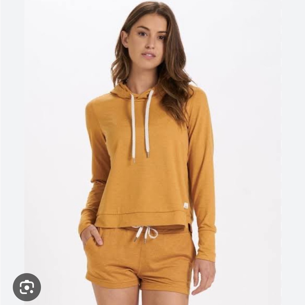 Vuori halo hoodie size small